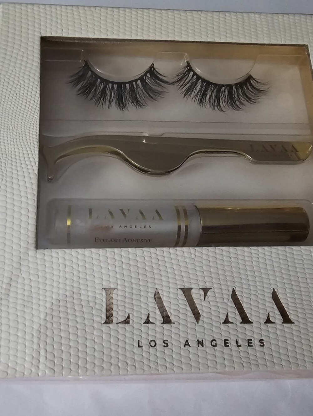 LAVAA Los Angeles Flirty Lash Set 3D Lashes + Glue + Applicator – NEW SEALED